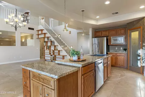Kitchen - 10433 E Olla Ave, Mesa, AZ 85212 photo 4 of 5