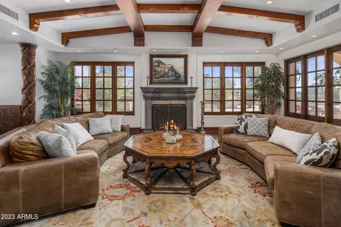 Living - 41 Biltmore Est, Phoenix, AZ 85016 photo 2 of 6