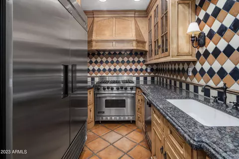 Kitchen - 41 Biltmore Est, Phoenix, AZ 85016 photo 6 of 8