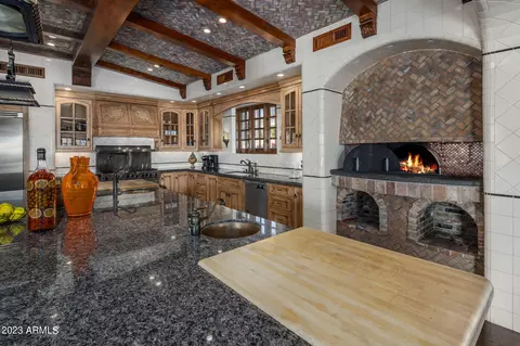 Kitchen - 41 Biltmore Est, Phoenix, AZ 85016 photo 4 of 8