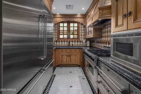 Kitchen - 41 Biltmore Est, Phoenix, AZ 85016 photo 5 of 8