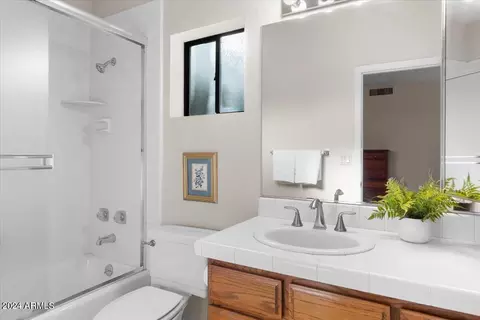 Bath - 6748 N Central Ave, Phoenix, AZ 85012 photo 7 of 7