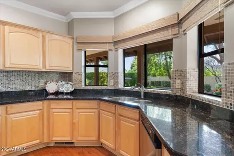Kitchen - 6748 N Central Ave, Phoenix, AZ 85012 photo 2 of 5