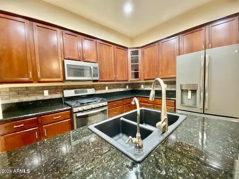 Kitchen - 17841 W Buckhorn Dr, Goodyear, AZ 85338 photo 4 of 4