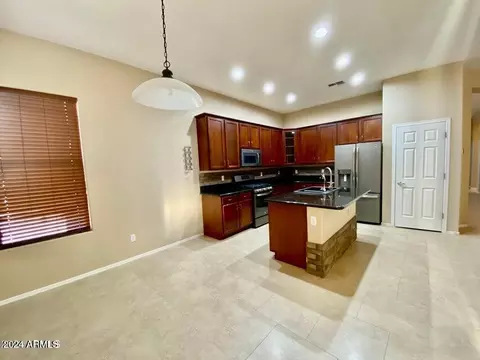 Kitchen - 17841 W Buckhorn Dr, Goodyear, AZ 85338 photo 2 of 4