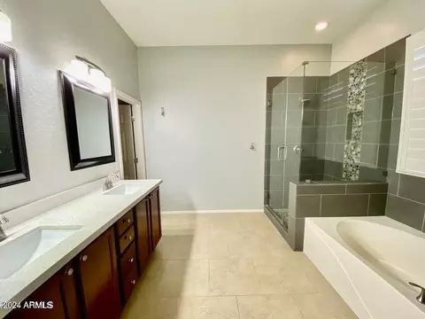 Bath - 17841 W Buckhorn Dr, Goodyear, AZ 85338 photo 1 of 3