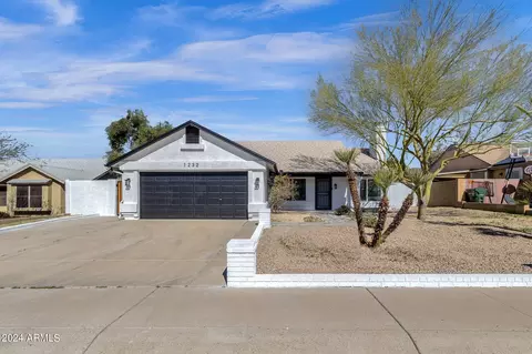 Exterior - 1232 E Taro Ln, Phoenix, AZ 85024 photo 2 of 14
