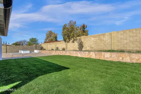 Exterior - 1232 E Taro Ln, Phoenix, AZ 85024 photo 9 of 14