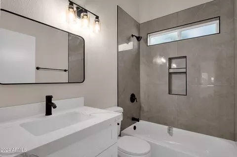 Bath - 1232 E Taro Ln, Phoenix, AZ 85024 photo 1 of 3