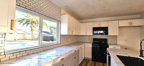 Kitchen - 11455 S Oneida St, Phoenix, AZ 85044 photo 5 of 6
