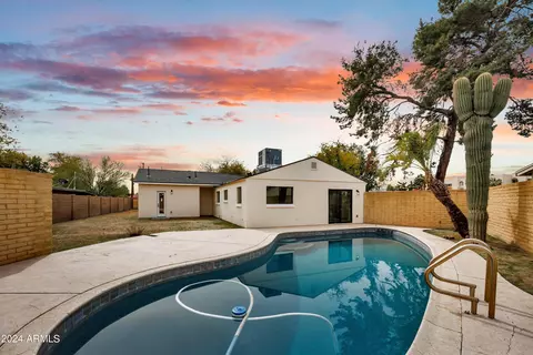 Exterior - 326 W Montecito Ave, Phoenix, AZ 85013 photo 2 of 3