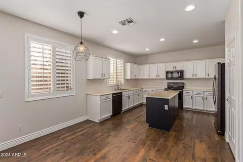 Kitchen - 4827 E Thunderbird Dr, Chandler, AZ 85249 photo 1 of 3
