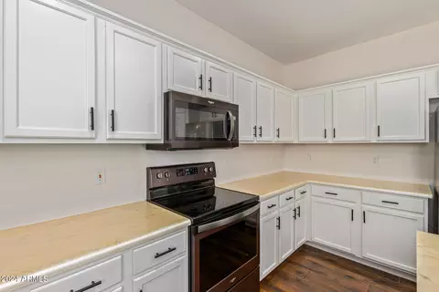 Kitchen - 4827 E Thunderbird Dr, Chandler, AZ 85249 photo 2 of 3