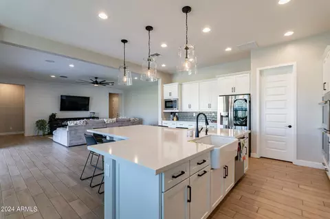 Kitchen - 5414 S 106th Pl, Mesa, AZ 85212 photo 2 of 5