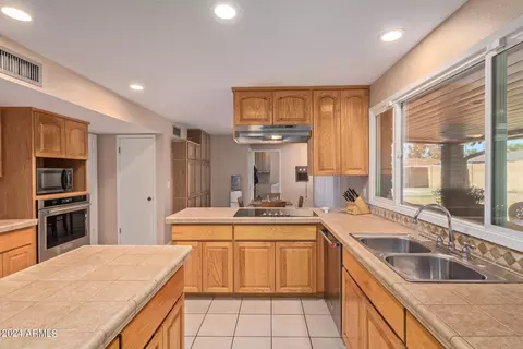2072 E Riviera Dr, Tempe, AZ 85282 photo 18