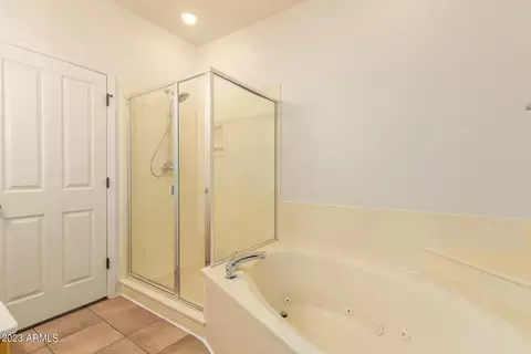 Bath - 1227 E Colony Dr, Benson, AZ 85602 photo 2 of 4