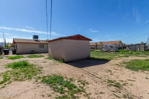 Exterior - 2534 E Mobile Ln, Phoenix, AZ 85040 photo 11 of 12