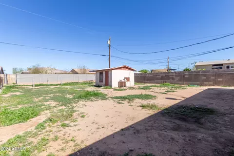 Exterior - 2534 E Mobile Ln, Phoenix, AZ 85040 photo 9 of 12