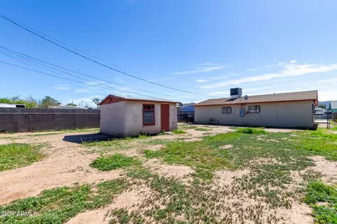Exterior - 2534 E Mobile Ln, Phoenix, AZ 85040 photo 10 of 12