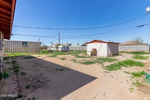 Exterior - 2534 E Mobile Ln, Phoenix, AZ 85040 photo 8 of 12