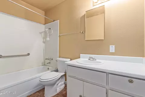 Bath - 2534 E Mobile Ln, Phoenix, AZ 85040 photo 2 of 2