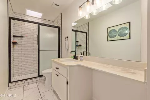Bath - 1966 E Del Sur Dr, Tempe, AZ 85283 photo 2 of 4