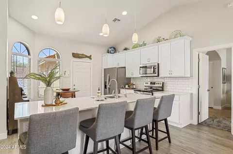 Kitchen - 2718 E Rockledge Rd, Phoenix, AZ 85048 photo 1 of 5