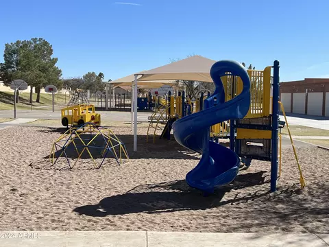 View/Area - 2718 E Rockledge Rd, Phoenix, AZ 85048 photo 1 of 3