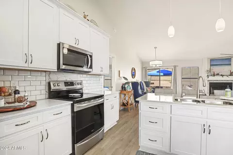 Kitchen - 2718 E Rockledge Rd, Phoenix, AZ 85048 photo 4 of 5