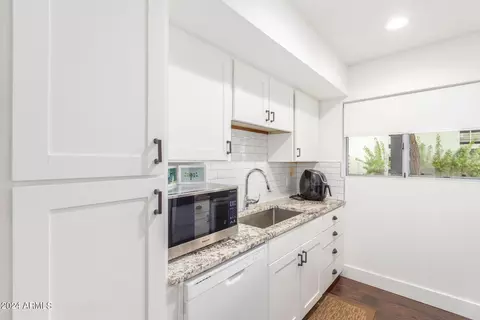 Kitchen - 749 E Montebello Ave #119, Phoenix, AZ 85014 photo 2 of 4