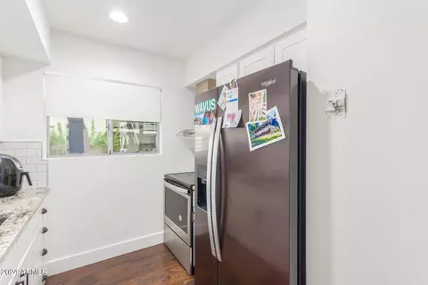 Kitchen - 749 E Montebello Ave #119, Phoenix, AZ 85014 photo 3 of 4
