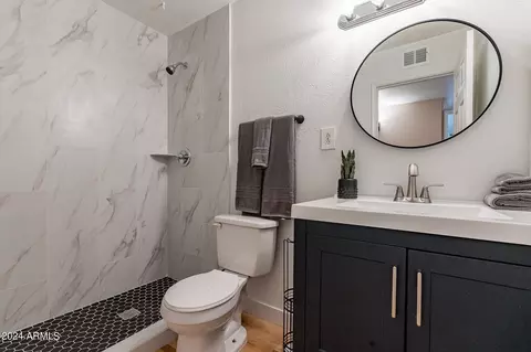 Bath - 8532 N 26th Ave, Phoenix, AZ 85021 photo 1 of 2