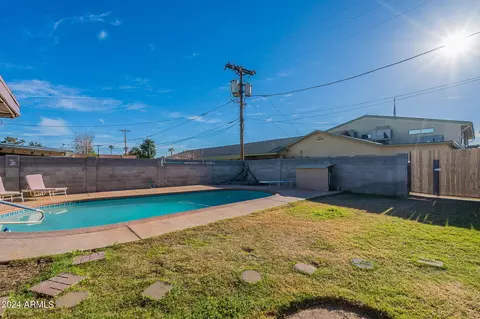 Exterior - 8532 N 26th Ave, Phoenix, AZ 85021 photo 9 of 15