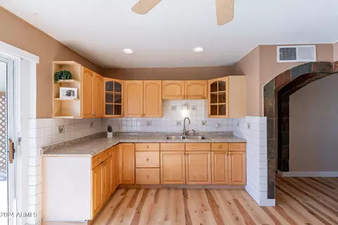 Kitchen - 8532 N 26th Ave, Phoenix, AZ 85021 photo 2 of 3