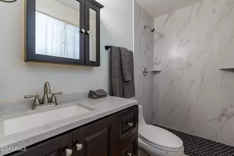 Bath - 8532 N 26th Ave, Phoenix, AZ 85021 photo 2 of 2