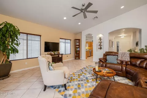 Living - 9617 S 47th Pl, Phoenix, AZ 85044 photo 1 of 3