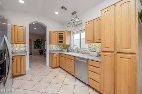 Kitchen - 9617 S 47th Pl, Phoenix, AZ 85044 photo 2 of 3