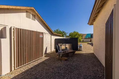 Exterior - 9617 S 47th Pl, Phoenix, AZ 85044 photo 7 of 24