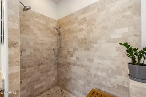 Bath - 9617 S 47th Pl, Phoenix, AZ 85044 photo 3 of 4