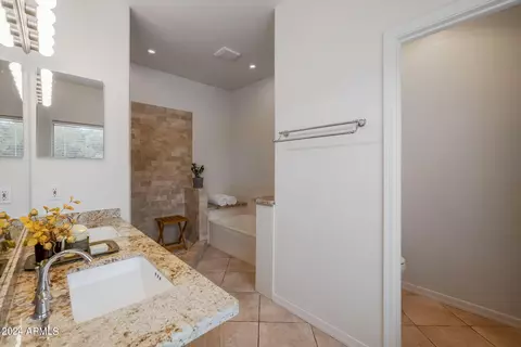 Bath - 9617 S 47th Pl, Phoenix, AZ 85044 photo 2 of 4