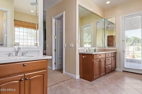 Bath - 3818 E Ivy Cir, Mesa, AZ 85205 photo 2 of 10