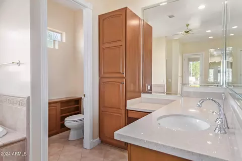 Bath - 3818 E Ivy Cir, Mesa, AZ 85205 photo 4 of 10