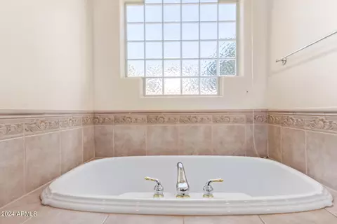 Bath - 3818 E Ivy Cir, Mesa, AZ 85205 photo 5 of 10