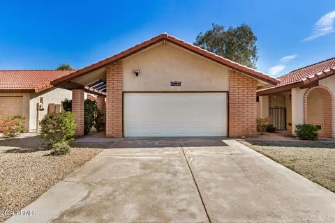 Exterior - 11429 S Ki Rd, Phoenix, AZ 85044 photo 2 of 16