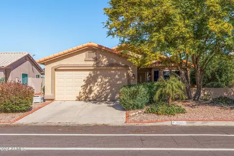 20052 N Coyote Lakes Pkwy, Surprise, AZ 85378