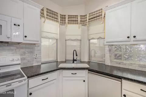 Kitchen - 2312 E Silverwood Dr, Phoenix, AZ 85048 photo 6 of 6