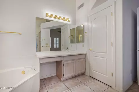 Bath - 2312 E Silverwood Dr, Phoenix, AZ 85048 photo 2 of 4