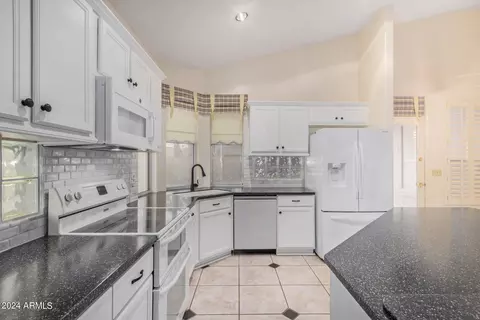 Kitchen - 2312 E Silverwood Dr, Phoenix, AZ 85048 photo 1 of 6