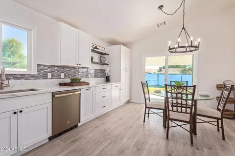 595 E Peppertree Ave, Apache Junction, AZ 85119 photo 9