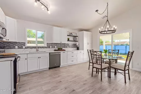 595 E Peppertree Ave, Apache Junction, AZ 85119 photo 7